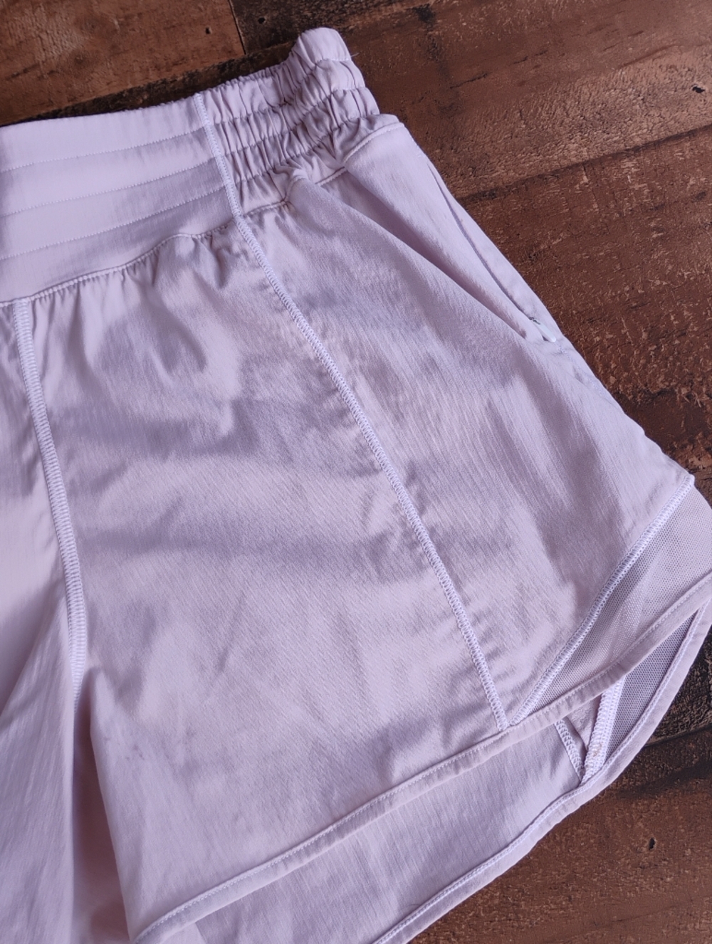 Lululemon White Hotty Hot Shorts Size 6 - Picture 3 of 11